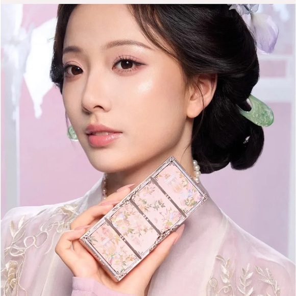 Flower Knows Makeup Butterfly Cloud Face Contour Palette Tawny Tea 02 BNIB - Picture 4 of 15